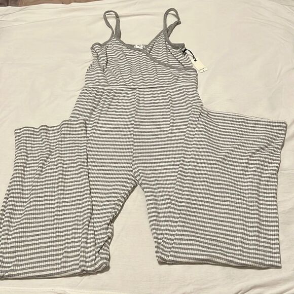 NWT Forever 21 szS Adjustable straps faux wrap high waisted grey white jumpsuit - Picture 2 of 12